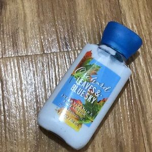 Orchard leaves and blue sky mini lotion